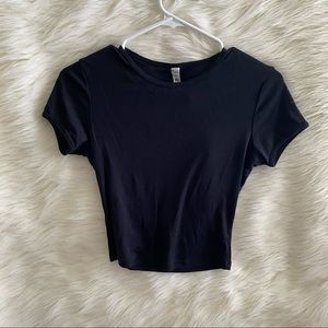 🆕 Alo Yoga Cropped Black Tee
